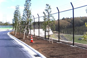 敷地境界フェンスの設置工事